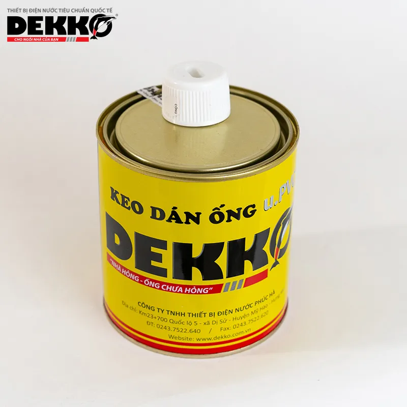 Sử dụng keo dán lên phần ống uPVC