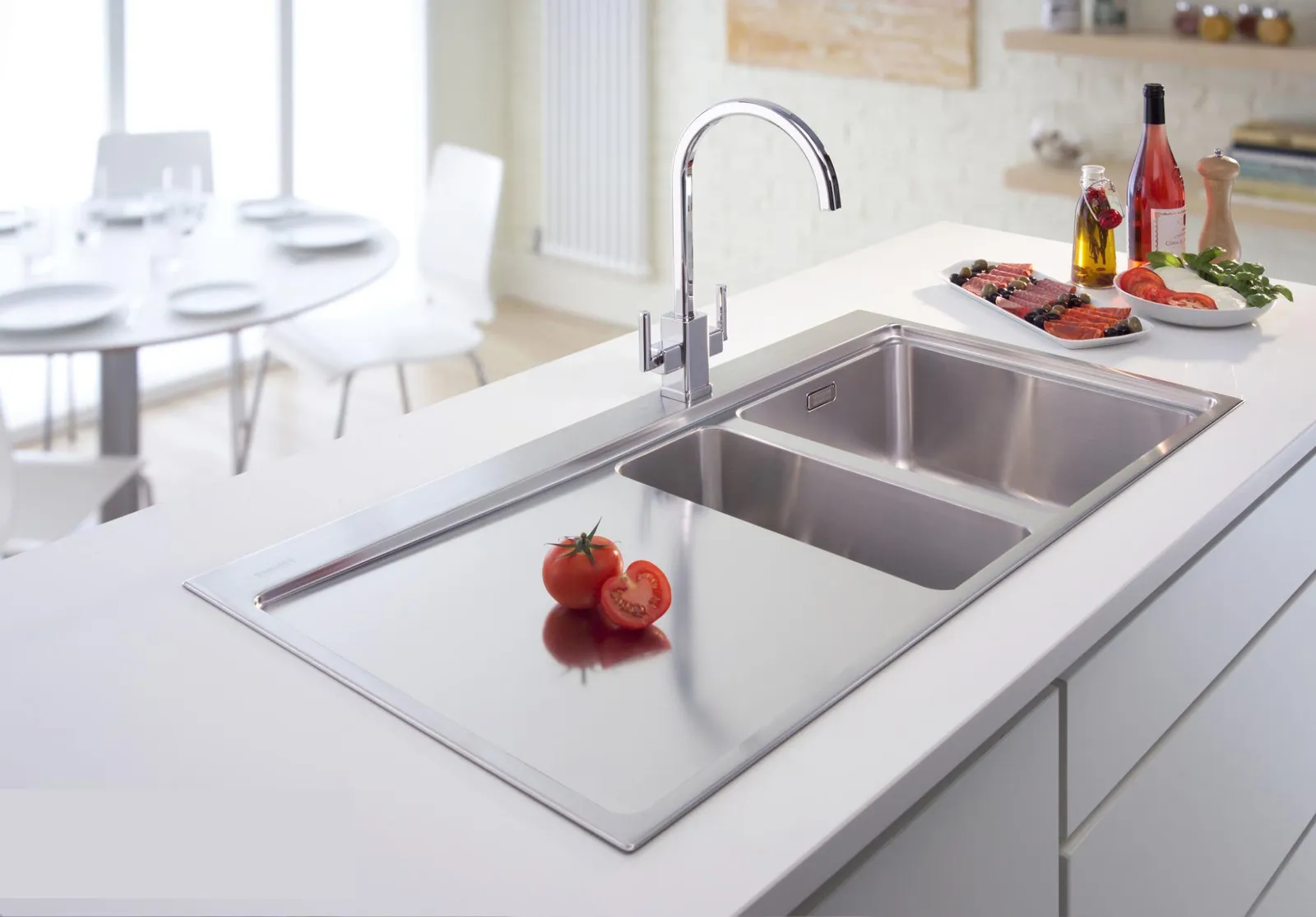 Vòi nước bồn rửa chén sẽ bao gồm 2 bộ phận chính (Nguồn: sưu tầm)