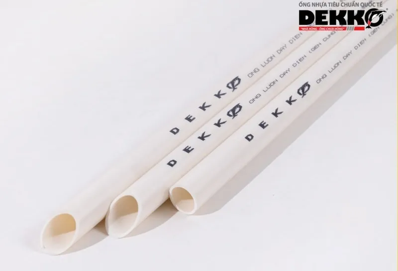 Sử dụng ống nhựa gen cứng Dekko để bọc dây điện nổi
