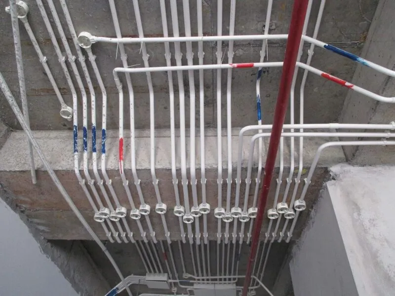 Lắp đặt hệ thống đường ống luồn dây điện cẩn thận