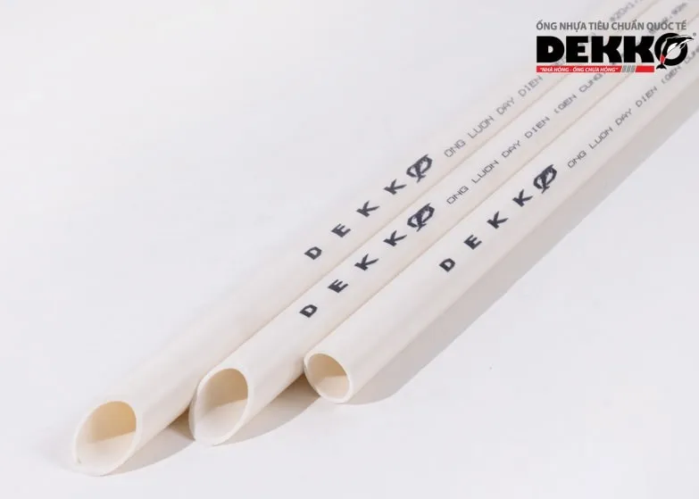 Ống cứng luồn dây điện PVC thường được sử dụng để đi âm tường