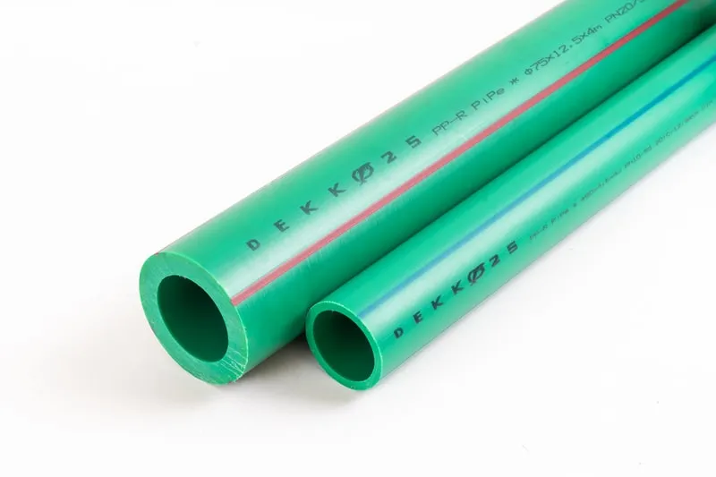 Ống PPR PN25 của Dekko cũng có đường kẻ đỏ