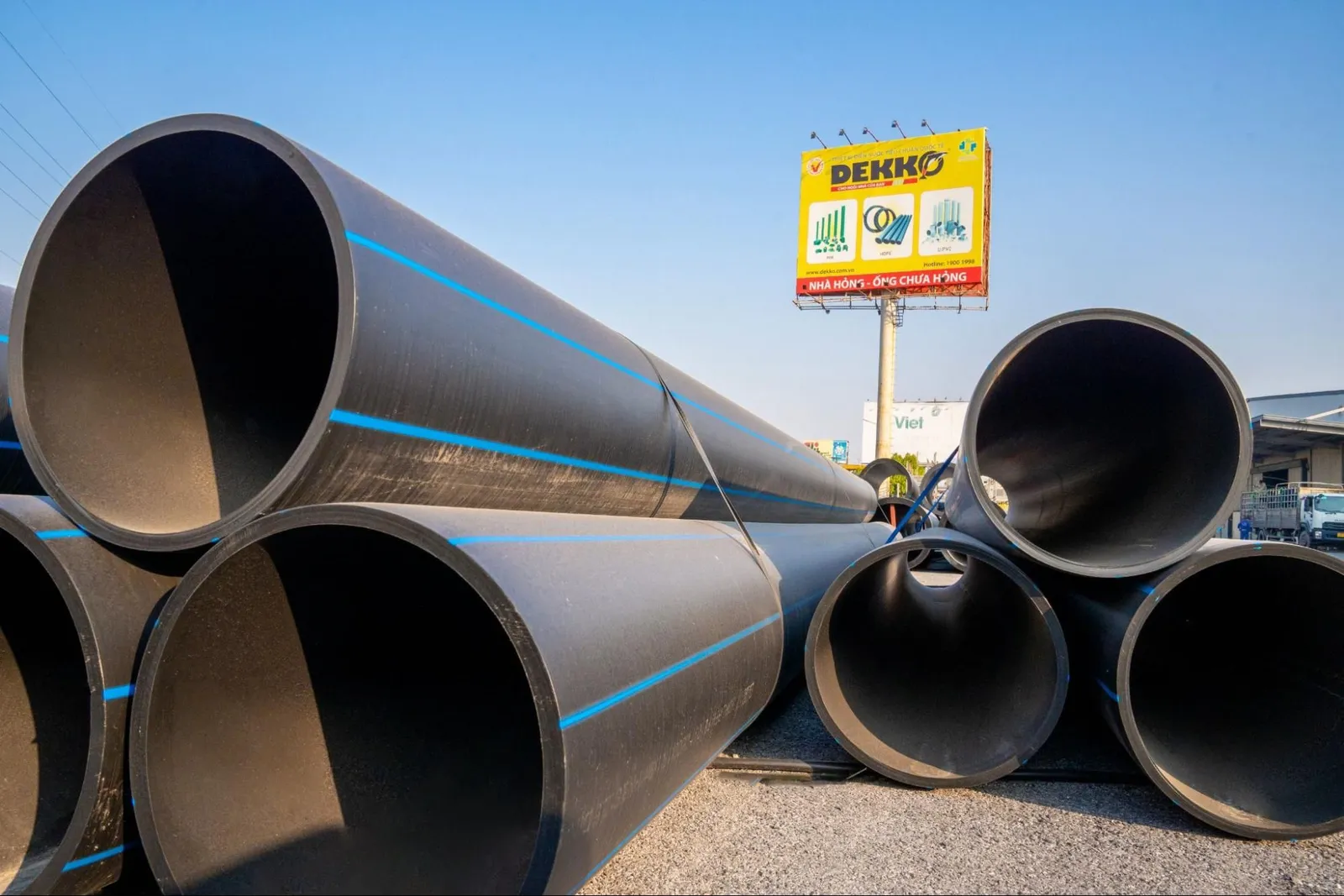 Ống nhựa đen dẫn nước HDPE là gì? Bảng giá mới cập nhật
