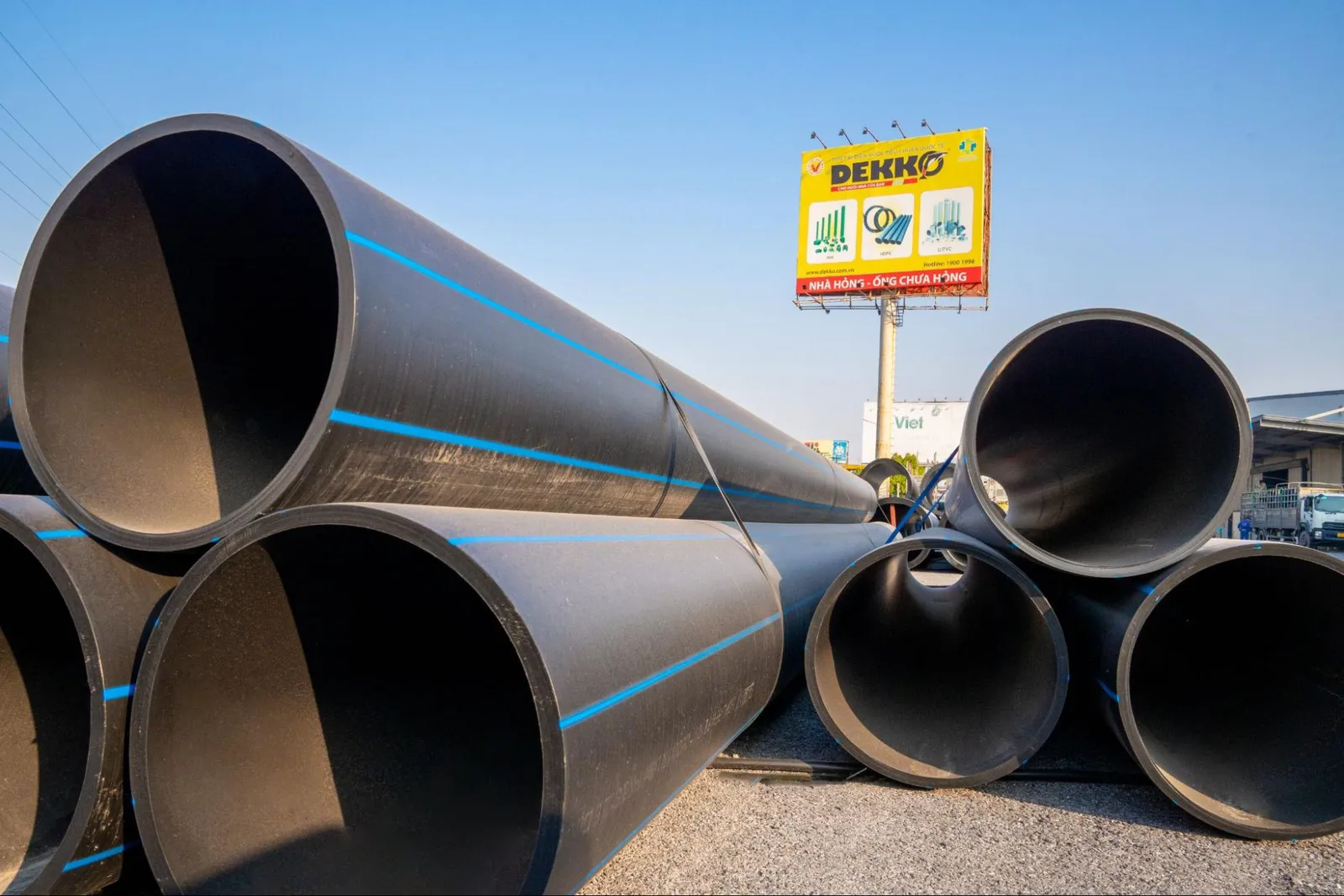 Ống nhựa HDPE có khả năng chống tia cực tím trong thời gian dài, nên thường được ứng dụng tại các công trình ngoài trời